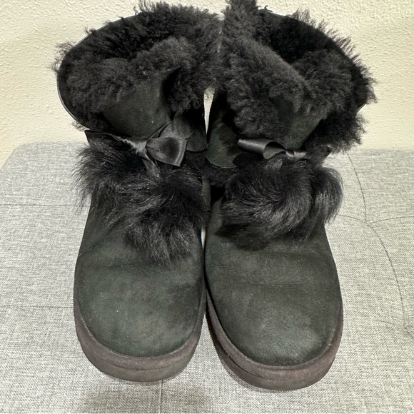 UGG Women’s Gitta Bow Boot - Picture 2 of 14